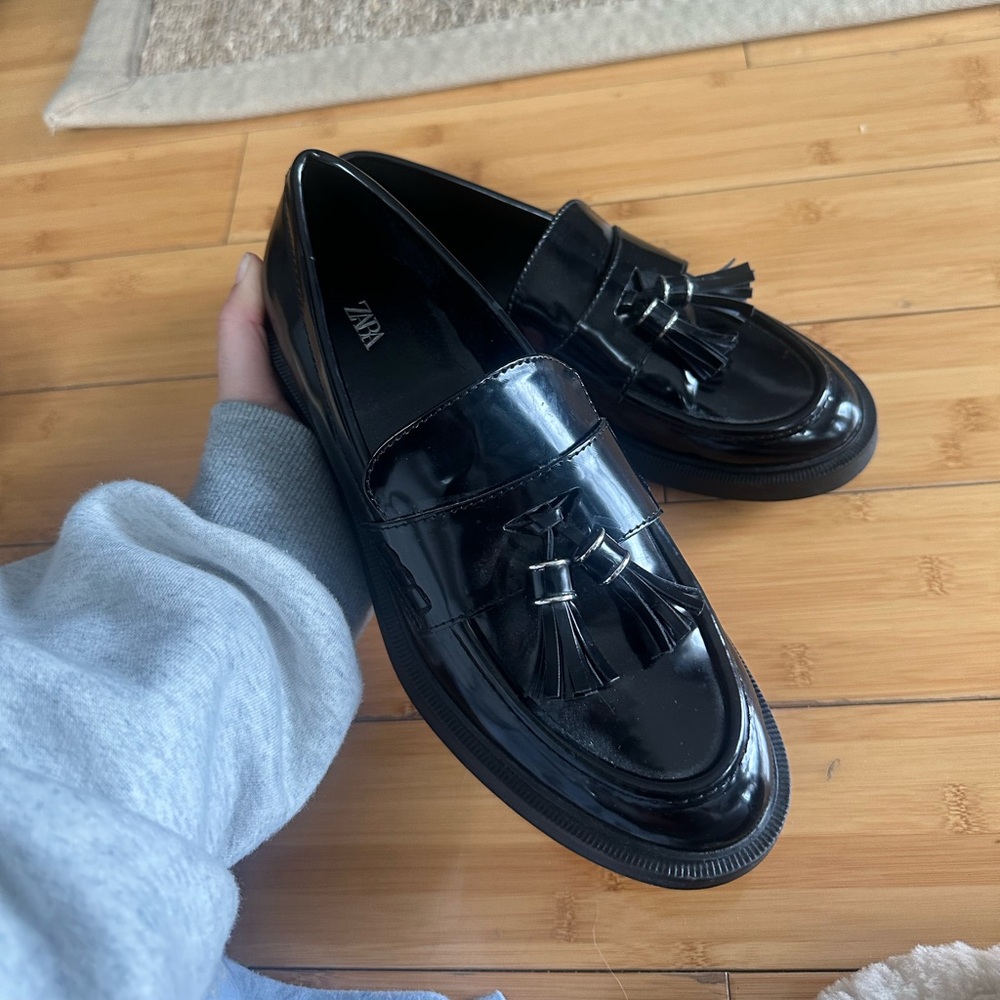 Zara Women’s Black Patent Leather Platform Tassel Loafers Size 8